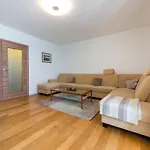 Apartment Oceania
