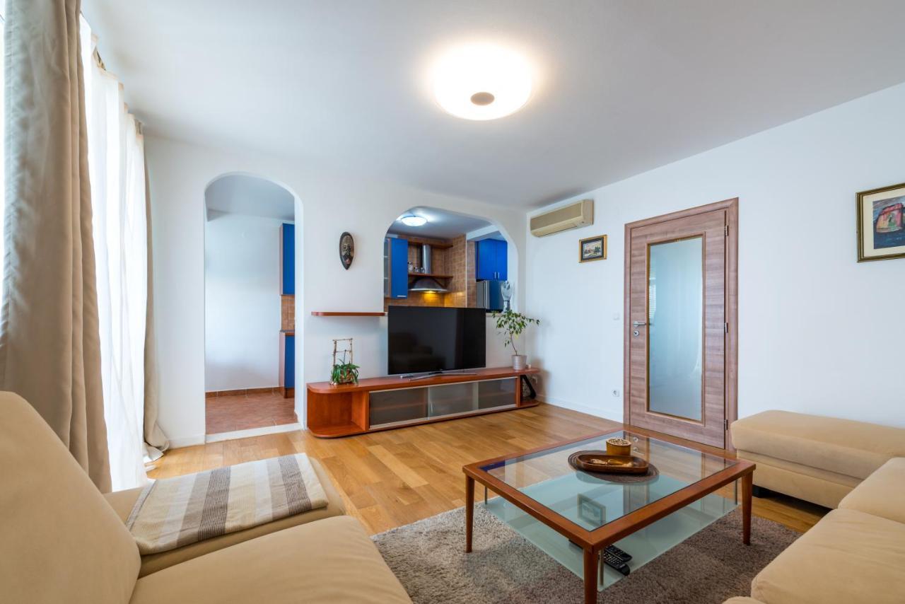 Oceania Apartment *